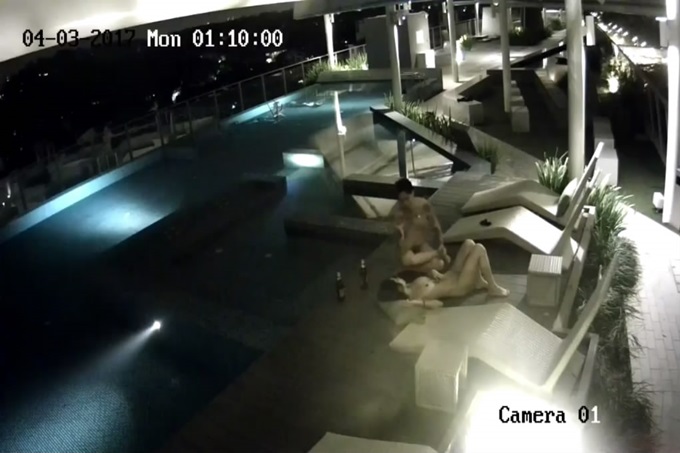 网爆门事件香港某酒店一对情侣趁着夜晚没人在顶层游泳池啪啪被监控拍下-lyz