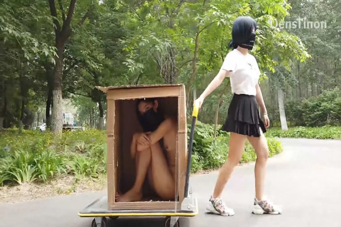 北京天使DensTinon 有声音版! 狗箱Nude in the park-Box-lyz