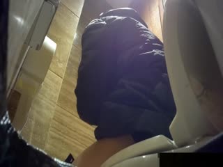 高级商场厕所偷拍 满满的黑鲍让您一览无疑-lyz